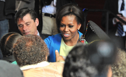 Michelle Obama warm reception from crowd