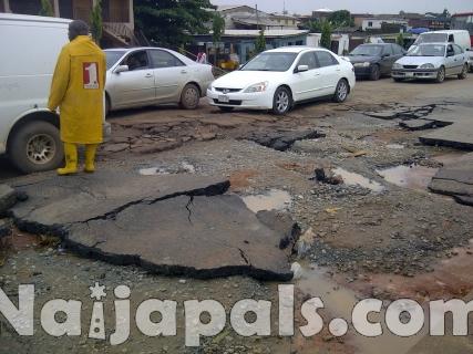 Flood Cripples Lagos Express Way 22