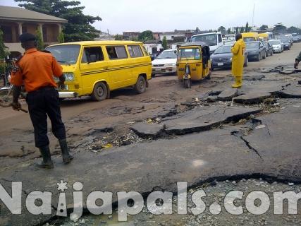 Flood Cripples Lagos Express Way 26