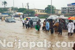 Flood Cripples Lagos Express Way 12.jpeg