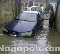 Flood Cripples Lagos Express Way 13.jpeg
