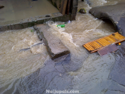 Flood Cripples Lagos Express Way 16.jpeg