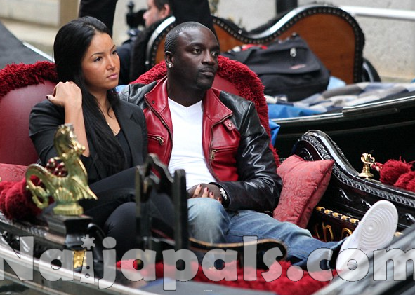 akon and his new girlfriend 1.png