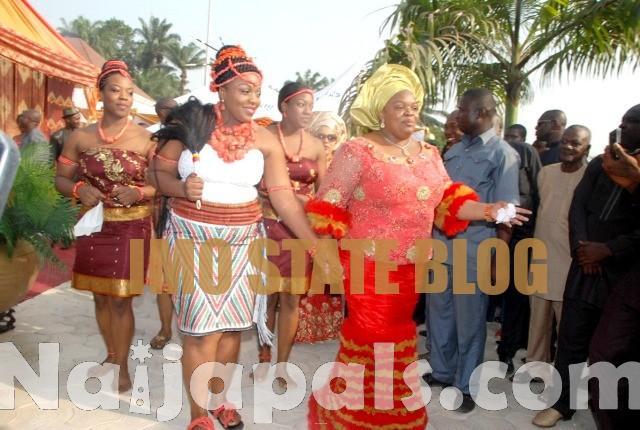 Proud mother, Her excellency Nkechi Okorocha rocking majestically with the bride…