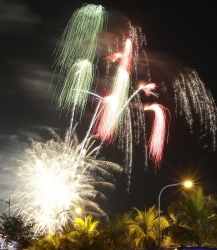 Fireworks light up the sky to welcome the New Year at the scenic Manila Bay in Manila, Philippines.j