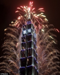 The tallest skyscraper in Taiwan was a fitting choice for this spectacular firework display.jpg
