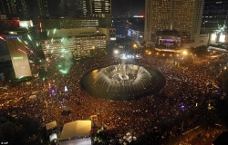 Thousands of people flocked to the main business district to celebrate the New Year in Jakarta, Indo