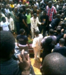 Bisi Komolafe Laid To Rest _ Pic 04.png