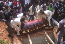 Bisi Komolafe Laid To Rest _ Pic 05.png