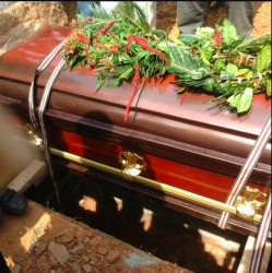 Bisi Komolafe Laid To Rest _ Pic 07.png
