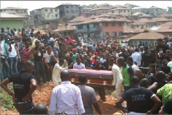 Bisi Komolafe Laid To Rest _ Pic 08.png
