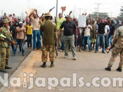 Protesters-against-the-deployment-of-soldiers-at-Ojota-360x270