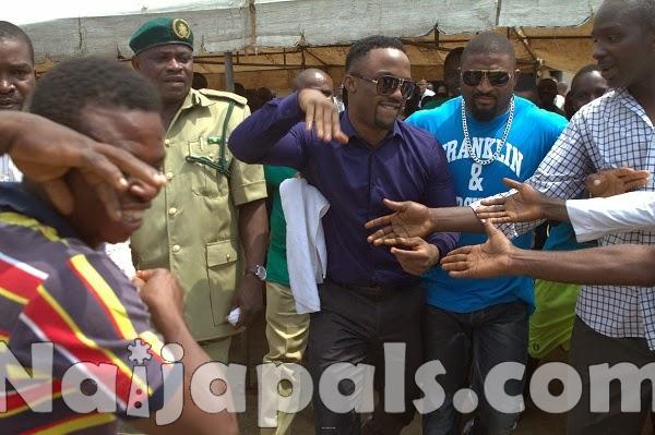 0009-iyanya_exiting_the_prison