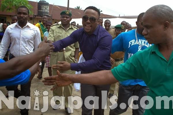 0007-Iyanya_exiting_3