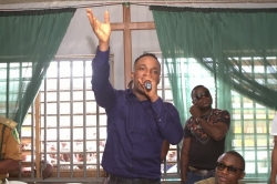 0012-iyanya_ministering.jpg