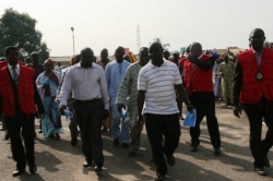 IBADAN TEACHER PENSION SCAM THE SUSPECTS BEING LED TO THE COURTROOM 034.JPG