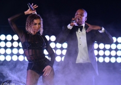 0006-Jay-Z-and-Beyonc_-perform-at-the-56th-Grammy-Awards-5.jpg
