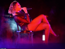 0004-Jay-Z-and-Beyonc_-perform-at-the-56th-Grammy-Awards-3.jpg