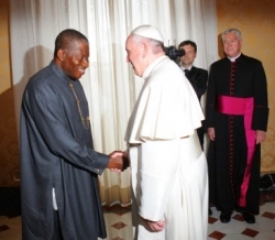 president-Jonathan-Meet-Pope01.jpeg