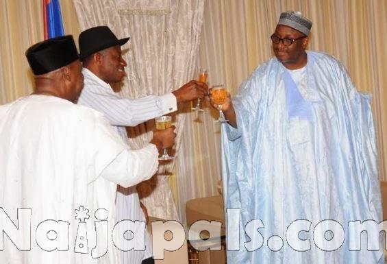 GEJ, VP Sambo & PDP Chairman toast 1