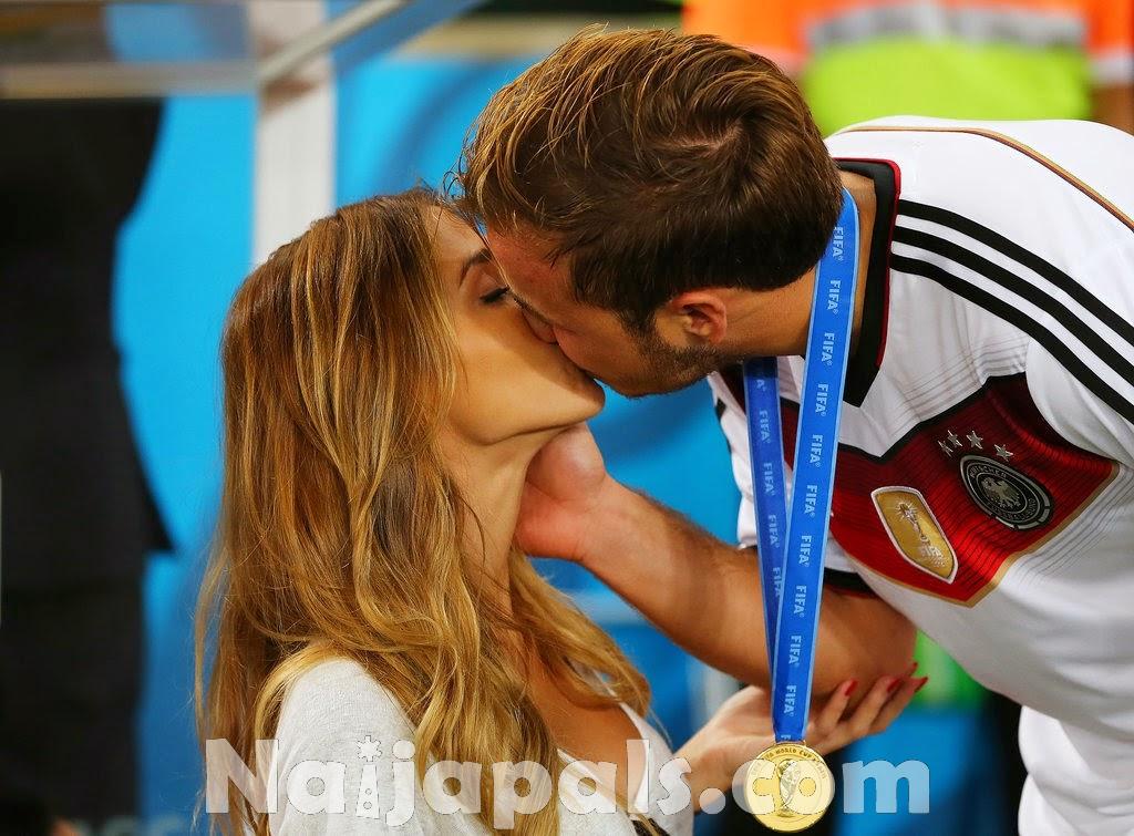 Mario-Gotze-Celebrates-World-Cup-His-Girlfriend