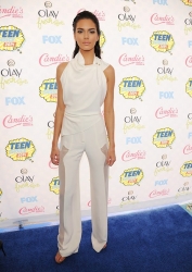 0002-kendall-jenner-teen-choice-awards-20141.jpg