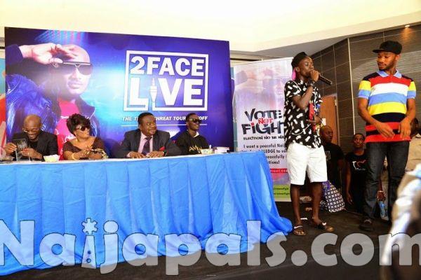 Ikeja-City-Mall-TuFace-Autograph-Session-for-Vote-not-Fight-Campaign-Bellanaija-October20140871-600x