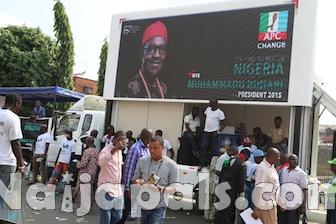 0009-Buhari-banner-been-display-at-the-primary1