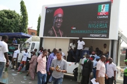 0005-Buhari-banner-been-display-at-the-primary.jpg