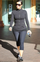  Kim Kardashian Steps Out 00004.jpg