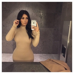 Kim Kardashian Selfies00011.jpg