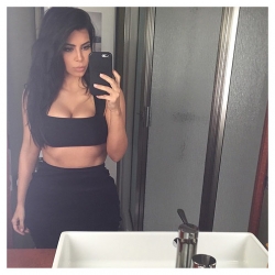Kim Kardashian Selfies00012.jpg