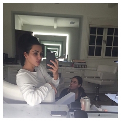 Kim Kardashian Selfies00013.jpg