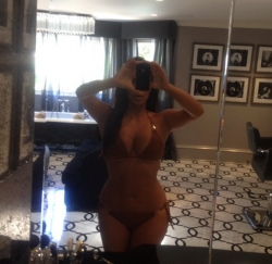 Kim Kardashian Selfies00020.jpg