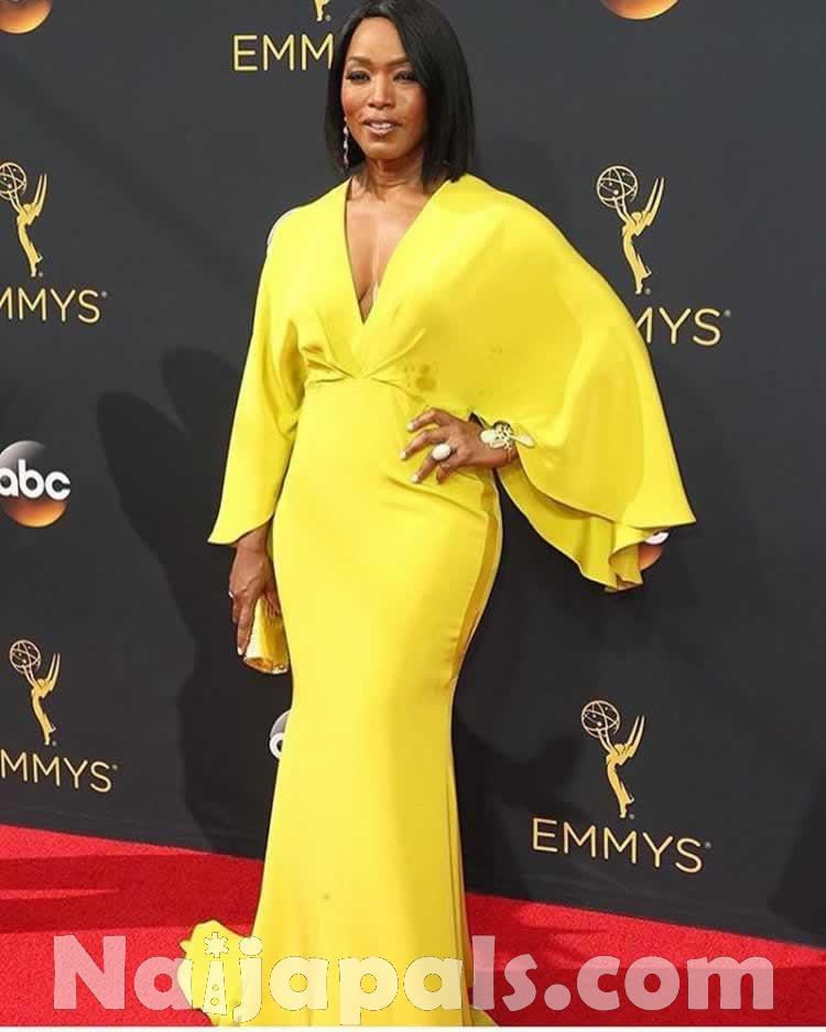 Red-carpet-pictures-from-the-68th-annual-Emmys-Award-viviangist.com-11