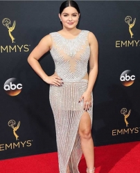 Red-carpet-pictures-from-the-68th-annual-Emmys-Award-viviangist.com-27.jpg