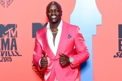 Akon-2019-ema-red-carpet-a-billboard-1548.jpg